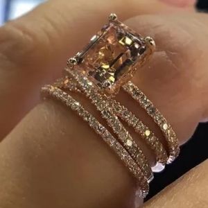 New!! Stunning Morganite and white topaz ring